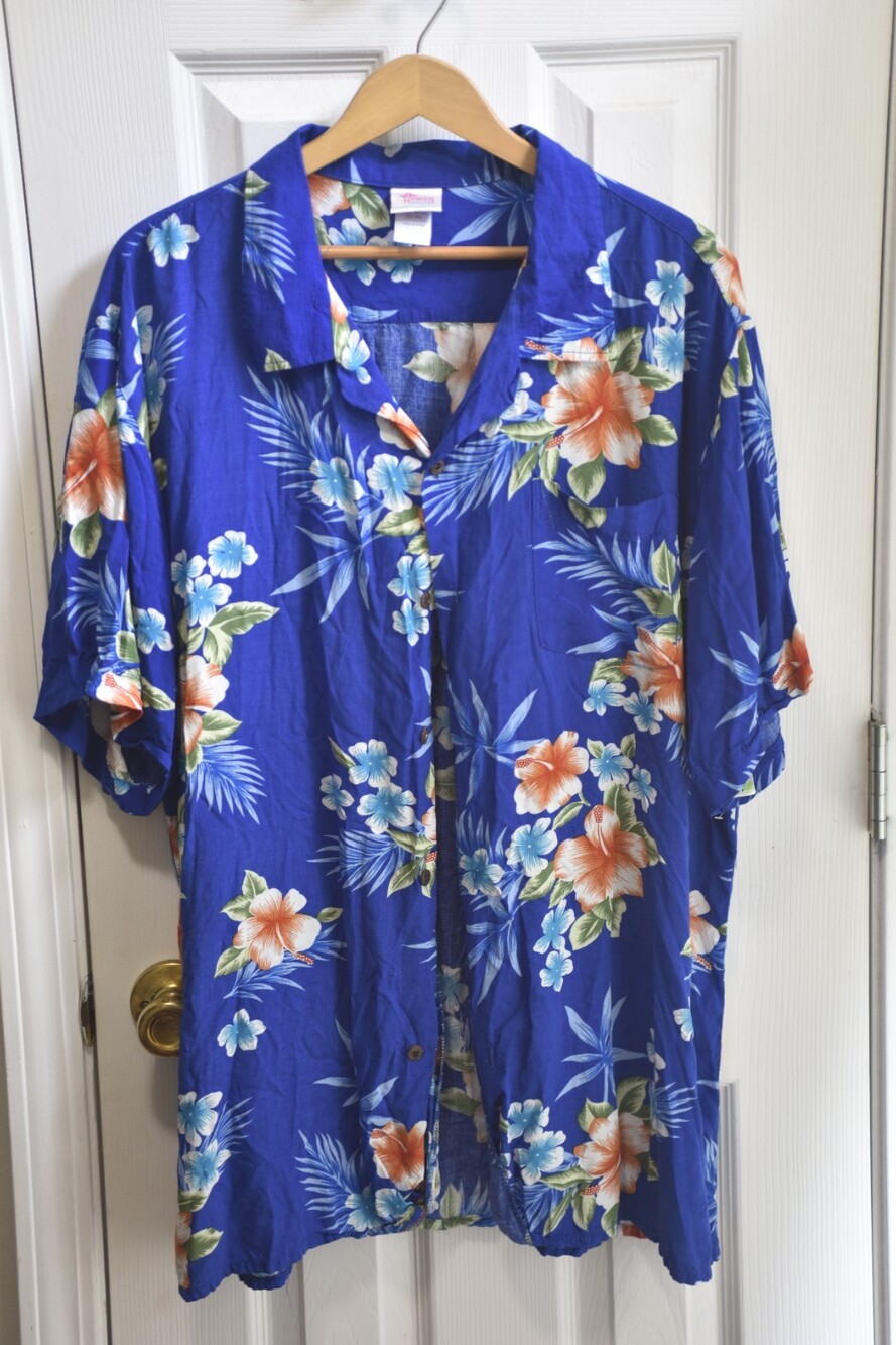 Hawaiian Hangover Blue w/flower print Long Sleeve Button down  Sz XL LSC024